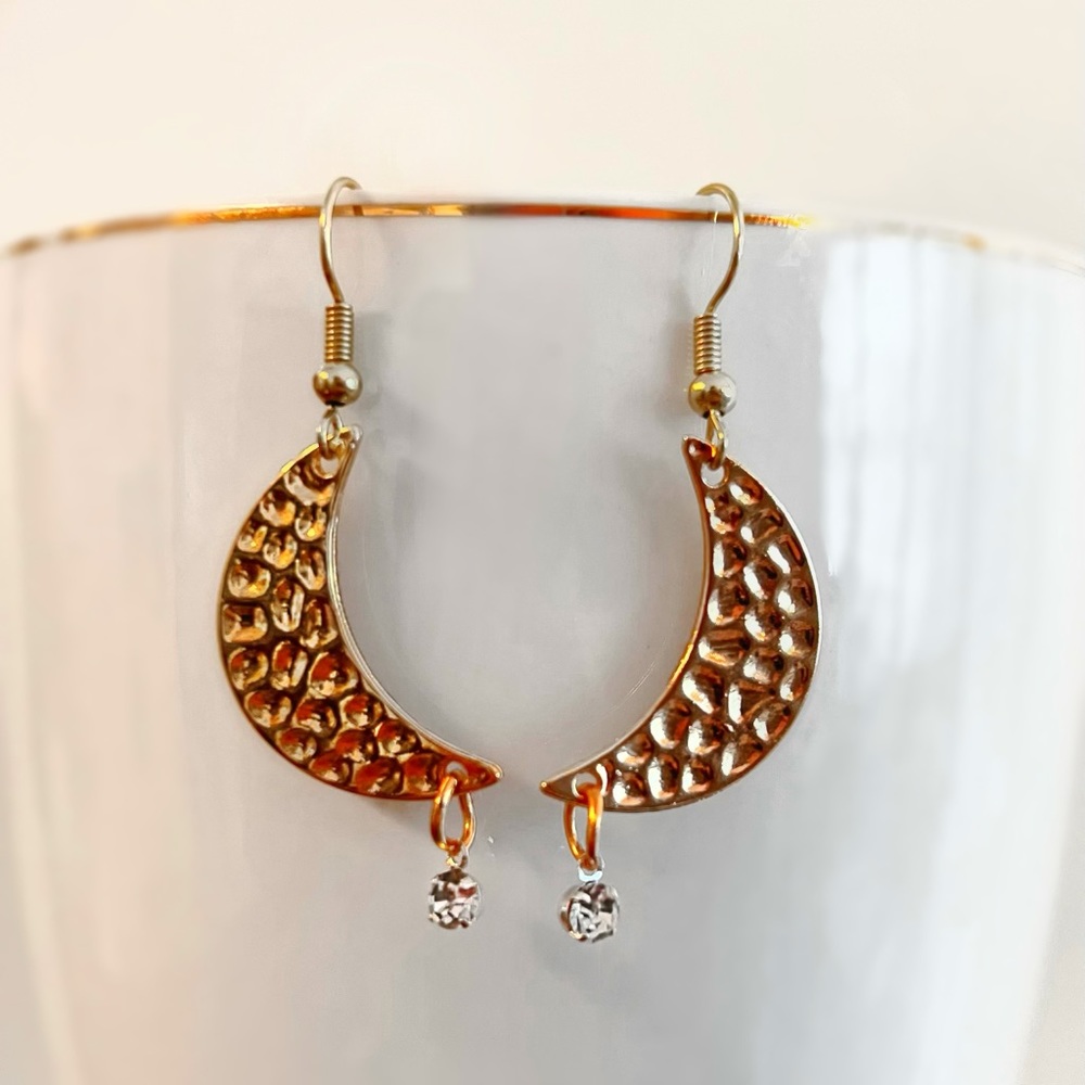 Crescent Moon Dangle Earrings 🌙